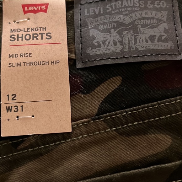 New Levi's® Camouflage Mid Length Shorts - Picture 6 of 9